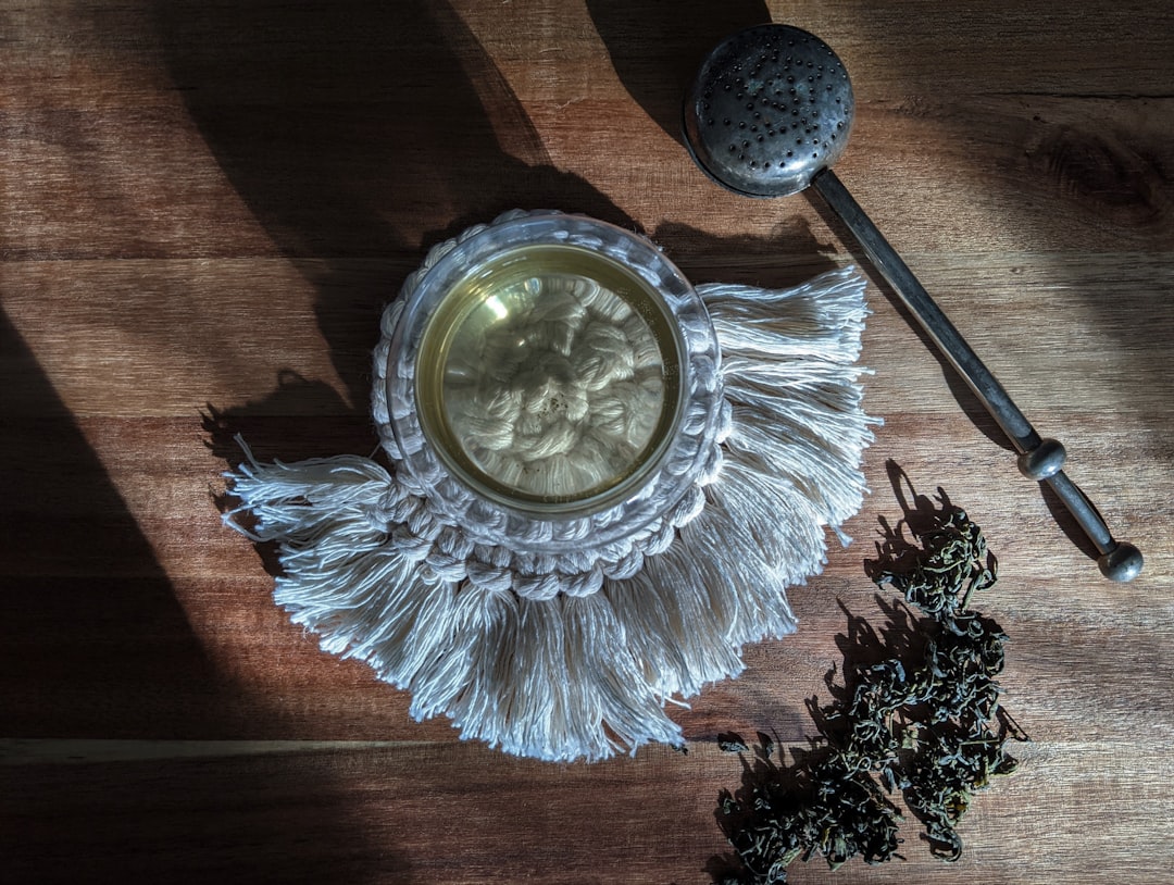découvrez le pouvoir de la guérison par les plantes avec notre approche holistique de la santé. explorez des remèdes naturels, des conseils de bien-être et des pratiques ancestrales pour revitaliser votre corps et votre esprit grâce à l'herboristerie.
