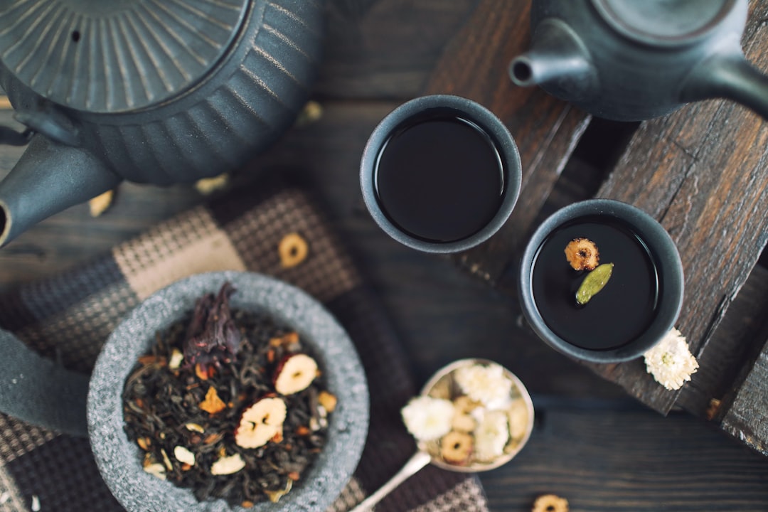 découvrez le pouvoir des remèdes à base de plantes pour améliorer votre santé et votre bien-être. explorez des solutions naturelles pour soulager divers maux et favoriser un mode de vie équilibré grâce aux bienfaits des herbes.