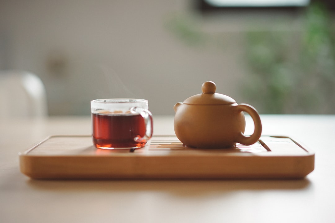 découvrez le monde apaisant des infusions de plantes avec notre sélection de thés herbal. riches en saveurs et bienfaits, ces thés naturels sont parfaits pour votre bien-être quotidien. plongez dans une expérience relaxante avec nos mélanges soigneusement élaborés.