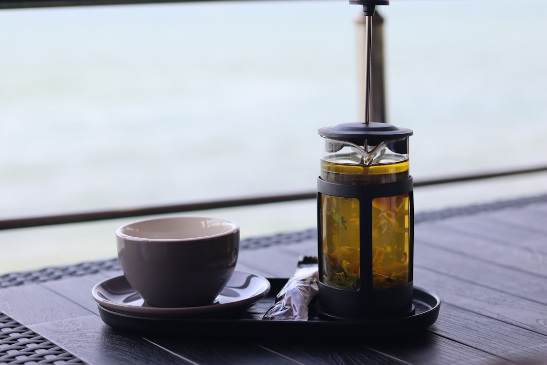 découvrez l'univers apaisant des tisanes à base de plantes, riches en saveurs et bienfaits. parfaites pour le bien-être, ces infusions naturelles vous aident à vous détendre et à revitaliser votre corps.