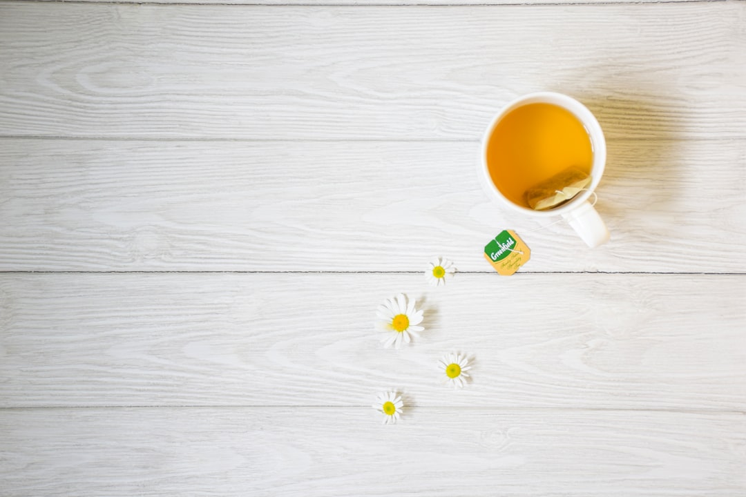 découvrez l'univers apaisant des tisanes à base de plantes. profitez de leurs bienfaits naturels pour votre santé et votre bien-être, tout en savourant des saveurs uniques et réconfortantes. explorez notre sélection de tisanes pour une pause détente revitalisante.
