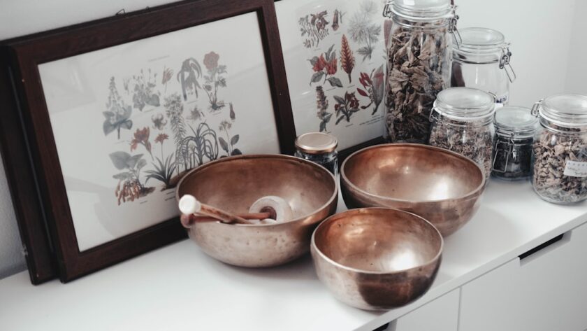 découvrez des remèdes maison efficaces et naturels pour soulager divers maux du quotidien. apprenez à utiliser des ingrédients simples de votre cuisine pour améliorer votre santé et votre bien-être avec ces astuces pratiques et économiques.