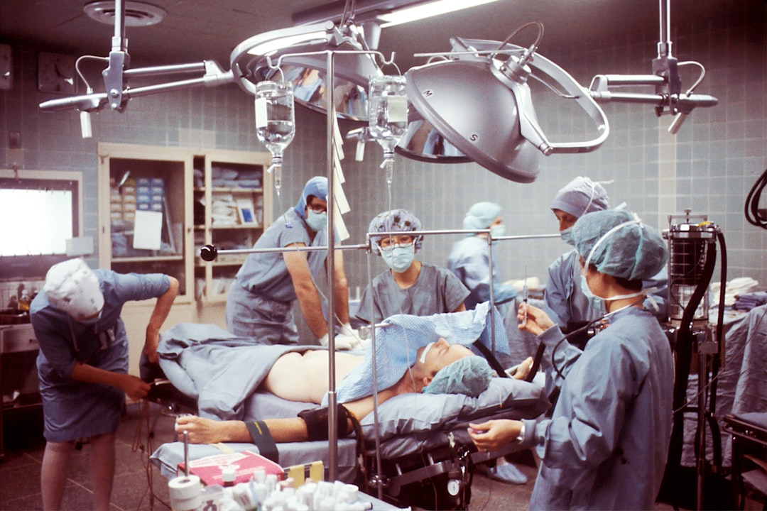 découvrez l'univers de la chirurgie à domicile : procédures sécurisées, conseils d'experts et tout ce qu'il faut savoir pour bénéficier de soins médicaux dans le confort de votre maison.