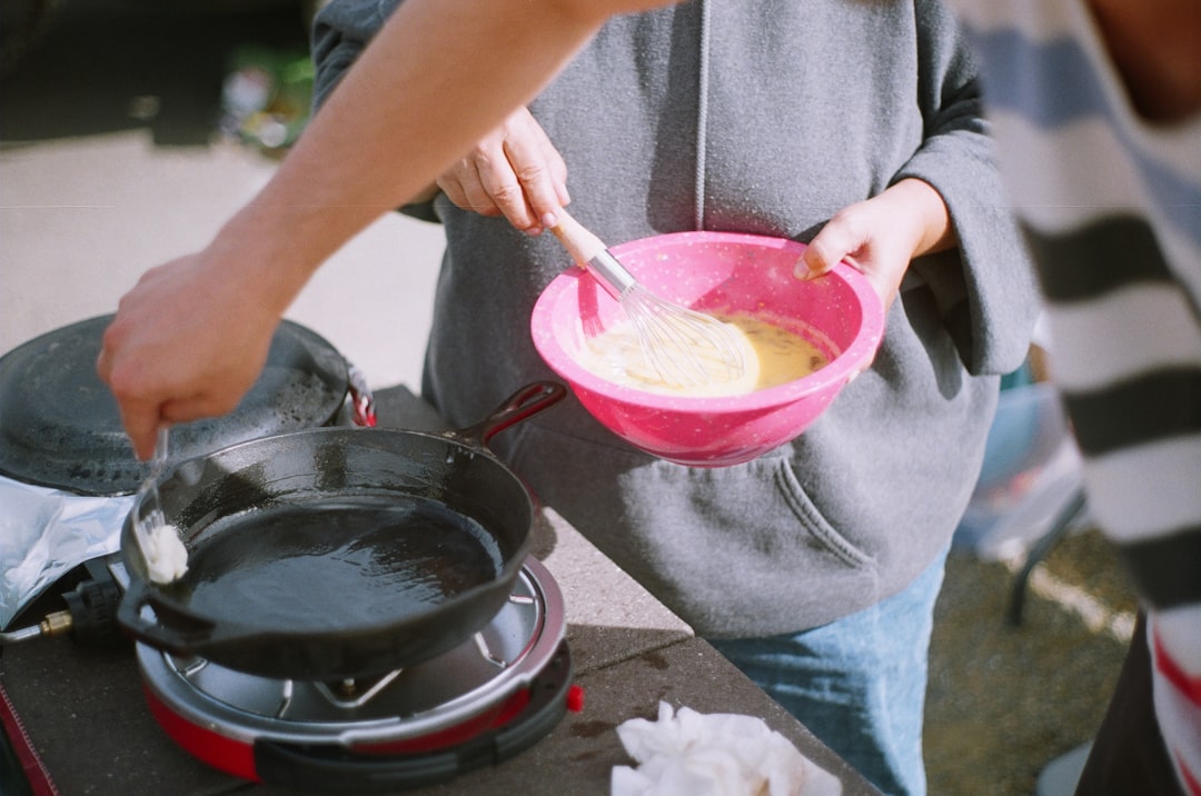 découvrez notre recette de baume fait maison, une solution naturelle pour apaiser et hydrater votre peau. facile à réaliser, ce baume combine des ingrédients simples et efficaces pour nourrir votre épiderme tout en offrant un parfum agréable. parfait pour toute la famille, essayez-le dès aujourd'hui pour un soin doux et naturel.