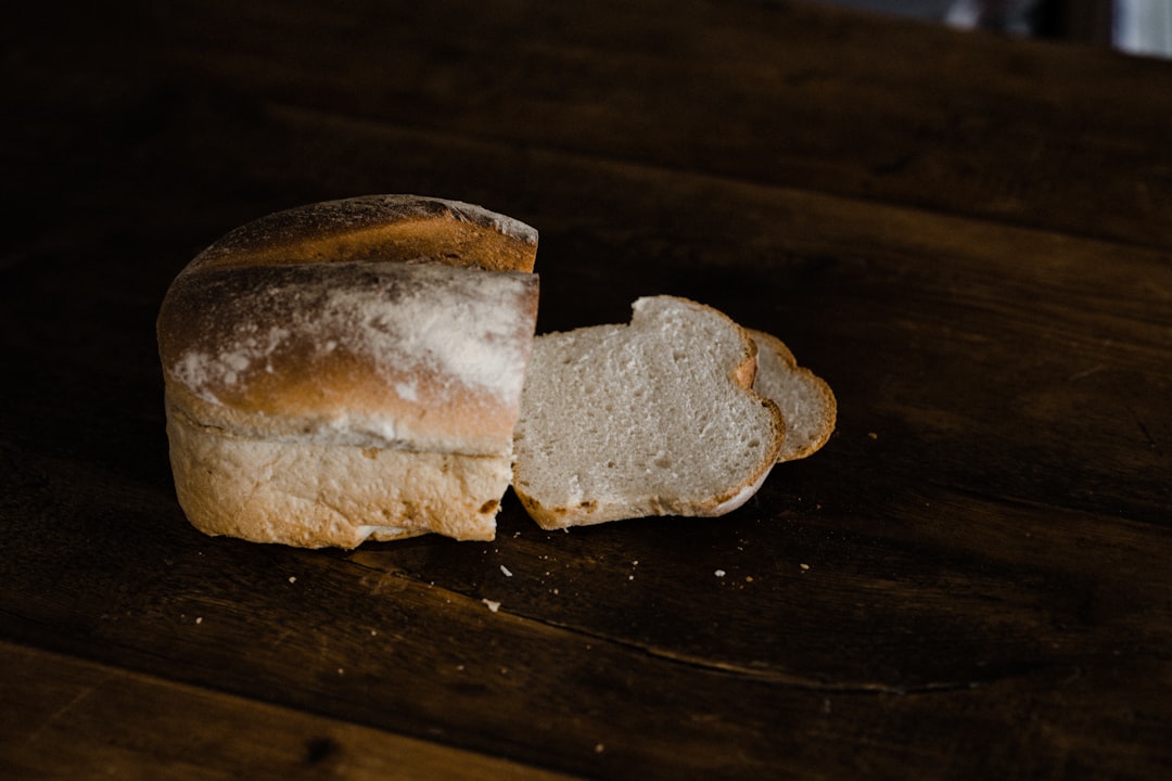 découvrez la recette parfaite pour réaliser du pain fait maison. facile et délicieux, apprenez à préparer du pain croustillant avec des ingrédients simples. idéal pour accompagner vos repas ou pour une pause gourmande.