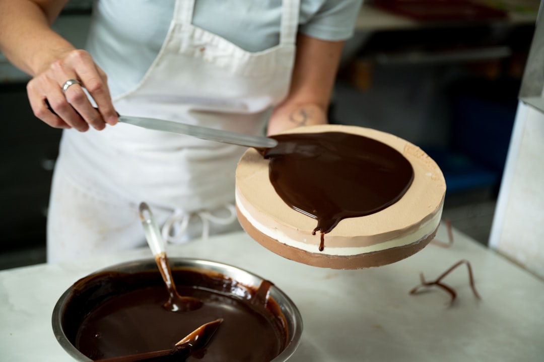 découvrez notre délicieuse recette de chocolat fait maison ! apprenez à préparer des chocolats onctueux et savoureux, parfaits pour toutes les occasions. facile à réaliser, cette recette vous permettra de savourer un chocolat artisanal unique.