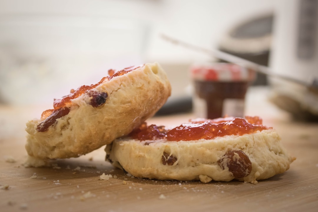 découvrez notre délicieuse confiture maison, préparée avec des fruits frais et des ingrédients naturels. savourez le goût authentique et la douceur irrésistible de nos confitures, parfaites pour tartiner sur du pain ou accompagner vos desserts. offrez-vous un moment de gourmandise avec nos recettes traditionnelles faites avec amour.
