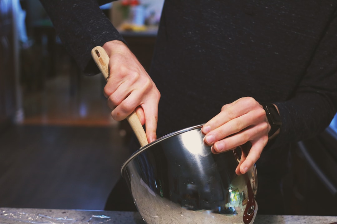 découvrez notre délicieuse recette de mousse maison, simple à réaliser et pleine de saveurs. parfaite pour toutes les occasions, cette mousse fera fondre le cœur de vos invités. préparez-vous à impressionner avec ce dessert léger et crémeux !