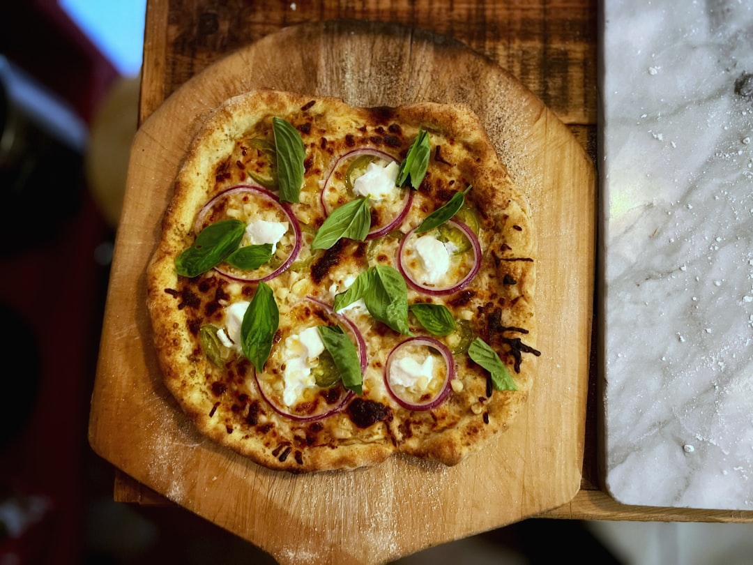 découvrez l'art de la pizza fait maison ! avec des ingrédients frais et des recettes simples, apprenez à préparer des pizzas délicieuses qui raviront toute la famille. explorez nos conseils et astuces pour une pâte parfaite et des garnitures savoureuses.