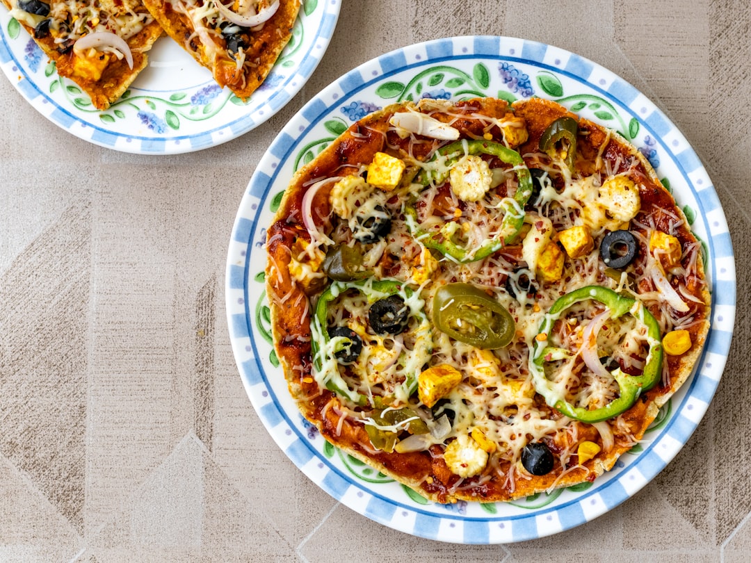 découvrez la recette parfaite de la pizza maison : des ingrédients frais et savoureux, une pâte croustillante, et des astuces pour réussir votre propre pizza comme un chef. idéale pour les soirées entre amis ou en famille, cette pizza faite maison ravira tous les gourmands !