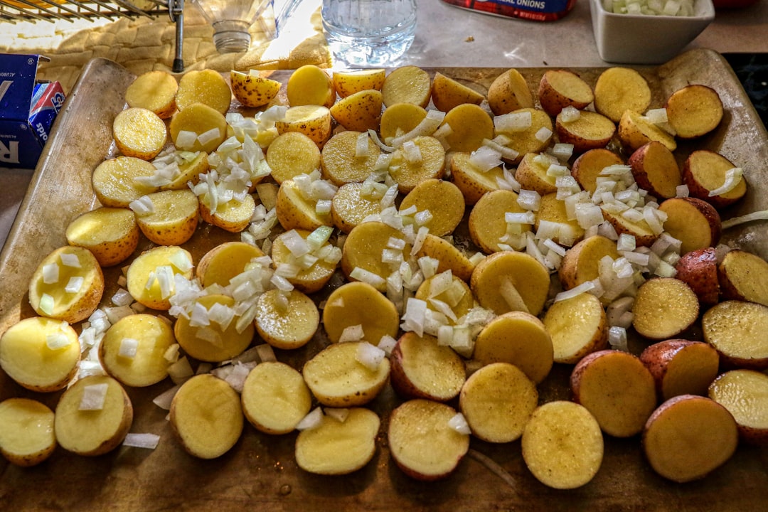 découvrez comment préparer de délicieuses ravioles faites maison, avec des recettes simples et des astuces pour un plat savoureux qui ravira vos proches. explorez la magie de la cuisine artisanale et régalez-vous avec des ingrédients frais et authentiques.