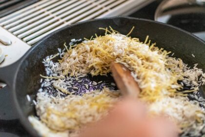 découvrez le plaisir des ravioles faites maison avec notre recette facile et savoureuse. apprenez à préparer des pâtes fraîches garnies d'ingrédients délicieux, pour un repas convivial et réconfortant. idéal pour impressionner vos invités ou simplement profiter d'un bon plat en famille.