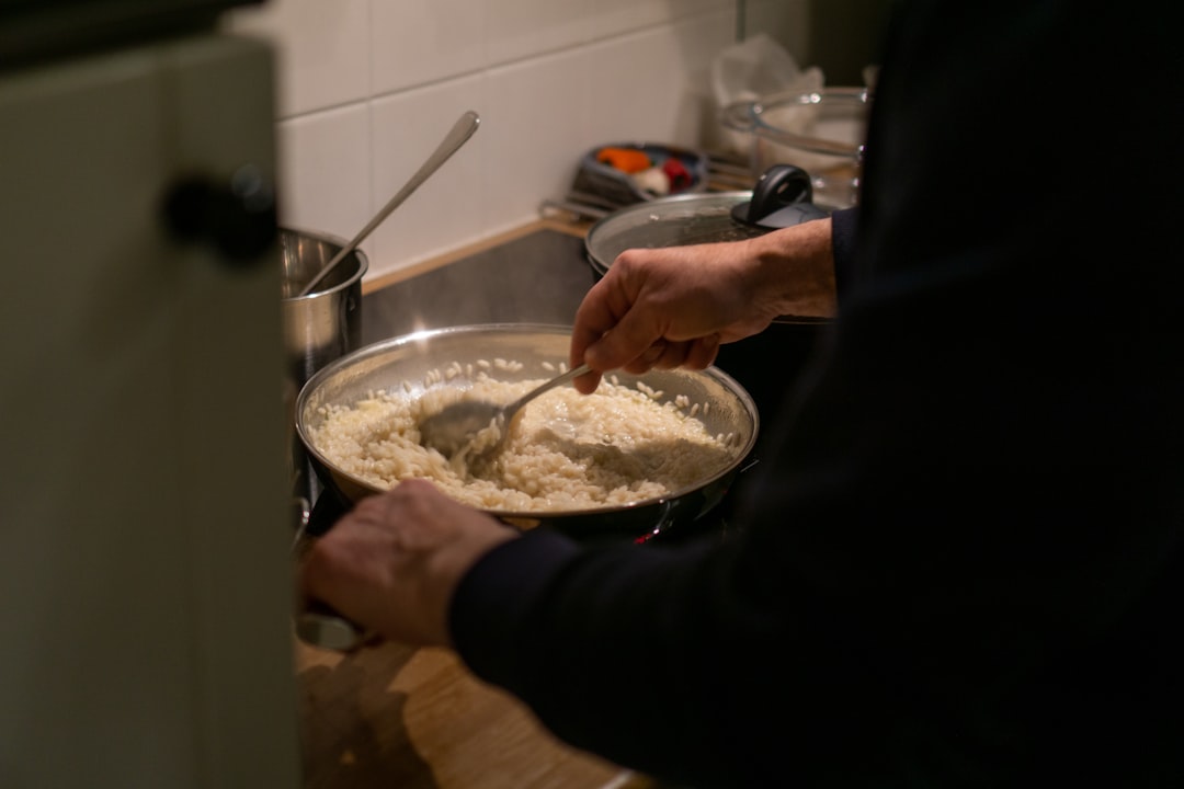 découvrez la recette des ravioles maison, un délice culinaire à préparer facilement chez vous. savourez des ravioles fraîches farcies avec des ingrédients savoureux, idéales pour un repas convivial en famille ou entre amis.