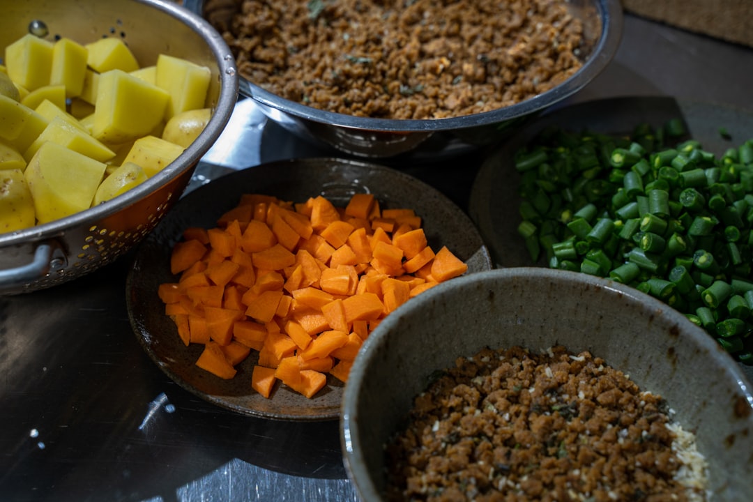 découvrez comment préparer de délicieuses ravioles maison avec des ingrédients frais et des recettes faciles. éveillez vos papilles avec ces petites merveilles à la fois moelleuses et savoureuses, idéales pour un repas convivial en famille ou entre amis.