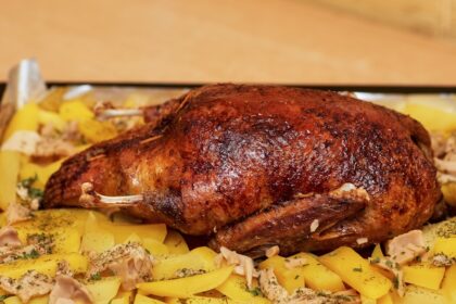 découvrez les secrets d'un rôti fait maison, savoureux et juteux, idéal pour régaler vos convives. suivez nos conseils et astuces pour réussir ce plat traditionnel en toute simplicité.