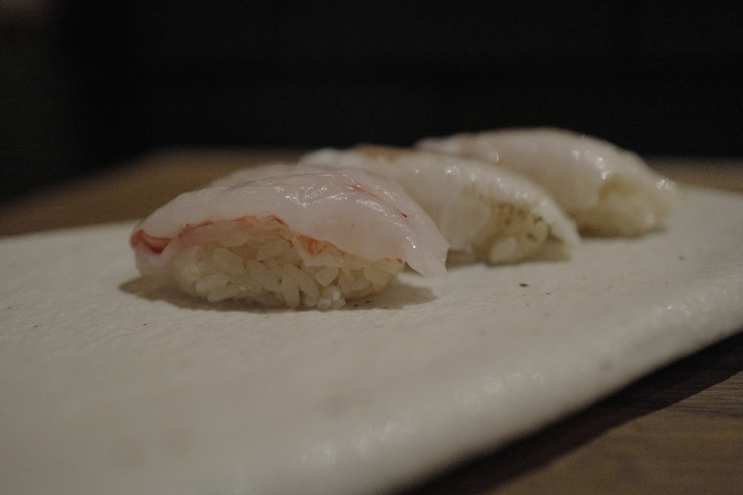 découvrez l'art de préparer des sushi maison avec nos recettes simples et délicieuses. apprenez à rouler des makis, préparer des sashimis et savourer des combinaisons de saveurs authentiques qui raviront vos papilles. faites de vos repas une expérience gastronomique unique !