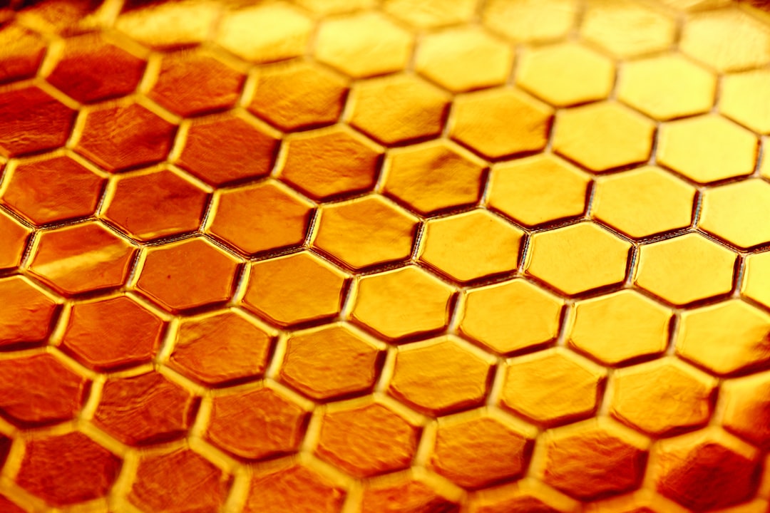 découvrez le monde fascinant du miel, ses variétés, ses bienfaits pour la santé et ses utilisations en cuisine. plongez dans l'univers doux et naturel du miel, un trésor de la nature.