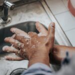 découvrez l'importance de l'hygiène au quotidien pour préserver sa santé et son bien-être. apprenez des conseils pratiques sur les gestes essentiels à adopter pour une hygiène optimale dans votre vie quotidienne.