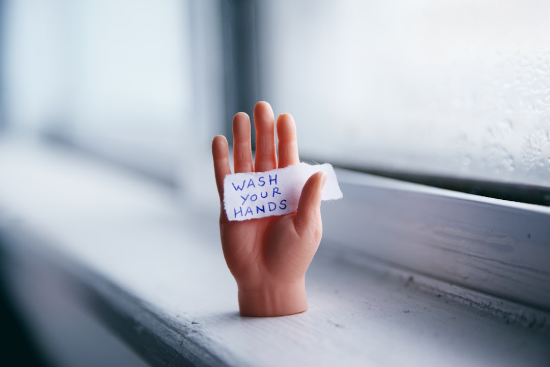 découvrez des conseils pratiques pour maintenir une bonne hygiène au quotidien. apprenez l'importance de l'hygiène personnelle, des espaces de vie propres et des habitudes saines pour une vie épanouie et protégée des maladies.