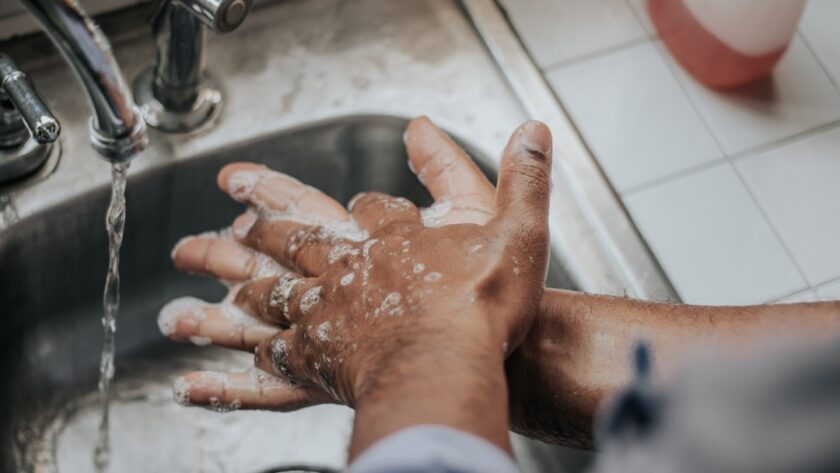 découvrez l'importance de l'hygiène au quotidien pour préserver sa santé et son bien-être. apprenez des conseils pratiques sur les gestes essentiels à adopter pour une hygiène optimale dans votre vie quotidienne.