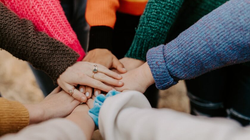 découvrez comment l'inclusion favorise la diversité et l'égalité dans la société. explorez des initiatives inspirantes et des stratégies efficaces pour créer un environnement où chacun se sent valorisé et intégré.