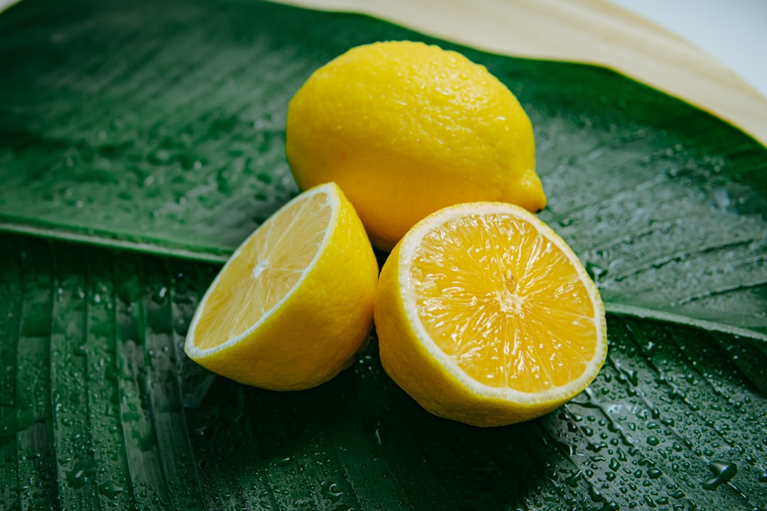 découvrez l'univers du citron : bienfaits, recettes, astuces et conseils pour intégrer ce fruit acidulé dans votre quotidien. apprenez à l'utiliser en cuisine, en boissons ou pour ses propriétés santé.