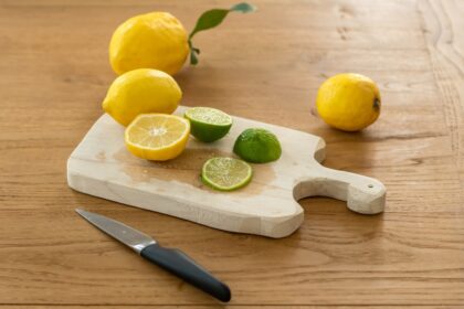 découvrez l'univers du citron, un agrume polyvalent et rafraîchissant. explorez ses bienfaits pour la santé, ses utilisations en cuisine, et ses astuces pour sublimer vos recettes. plongez dans les saveurs et la fraîcheur du citron !
