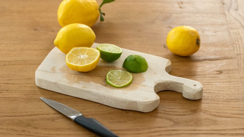 découvrez l'univers du citron, un agrume polyvalent et rafraîchissant. explorez ses bienfaits pour la santé, ses utilisations en cuisine, et ses astuces pour sublimer vos recettes. plongez dans les saveurs et la fraîcheur du citron !