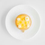 découvrez notre délicieuse tarte au citron, un dessert classique qui allie une pâte sablée dorée et une garniture crémeuse au citron. parfaite pour ravir vos papilles avec sa fraîcheur et son équilibre entre acidité et douceur. un incontournable pour les amateurs de pâtisserie!