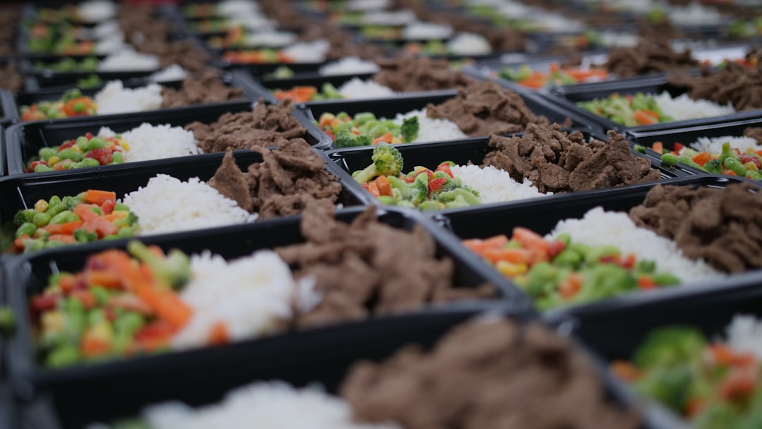 découvrez l'art du meal prep : préparez vos repas à l'avance pour gagner du temps, manger sainement et réduire le gaspillage alimentaire. des recettes faciles et des astuces pour optimiser votre semaine en cuisine.