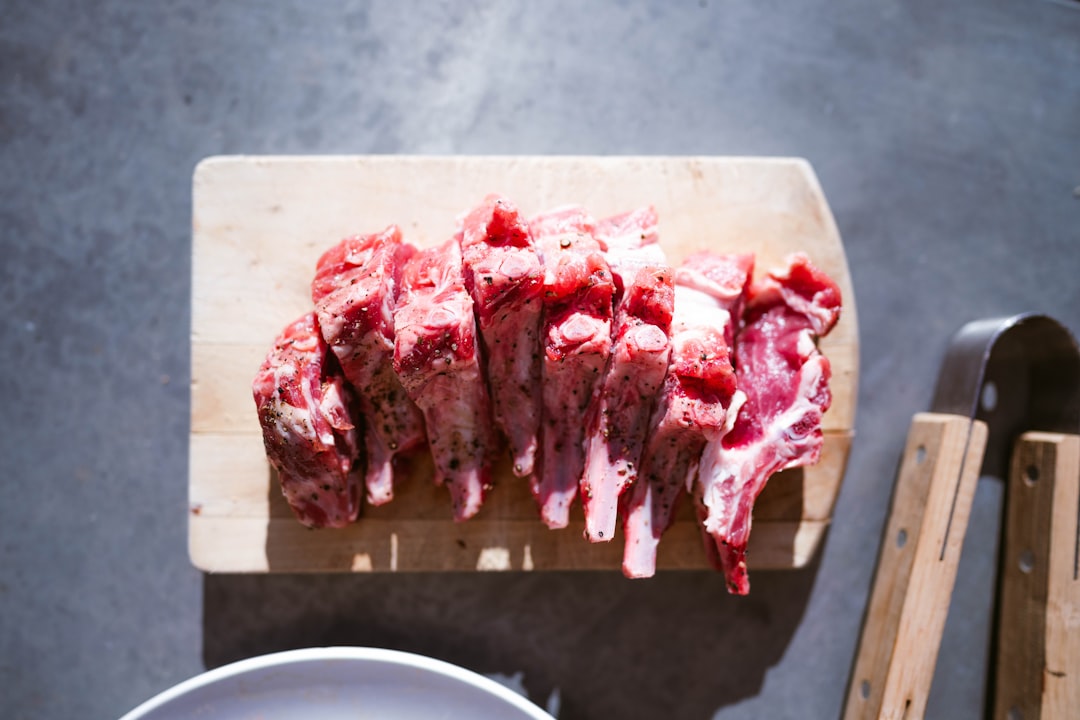 découvrez des astuces infaillibles pour la cuisson de la viande, avec des conseils pratiques pour réussir vos plats, des techniques de marinade aux méthodes de cuisson adaptées à chaque type de viande.