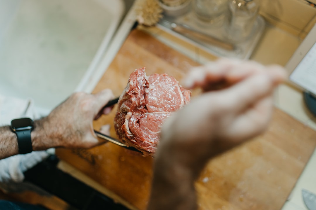 découvrez des astuces de cuisson de viande infaillibles pour sublimer vos plats. apprenez à choisir les meilleures techniques, températures et marinades pour obtenir une viande tendre et savoureuse à chaque fois.