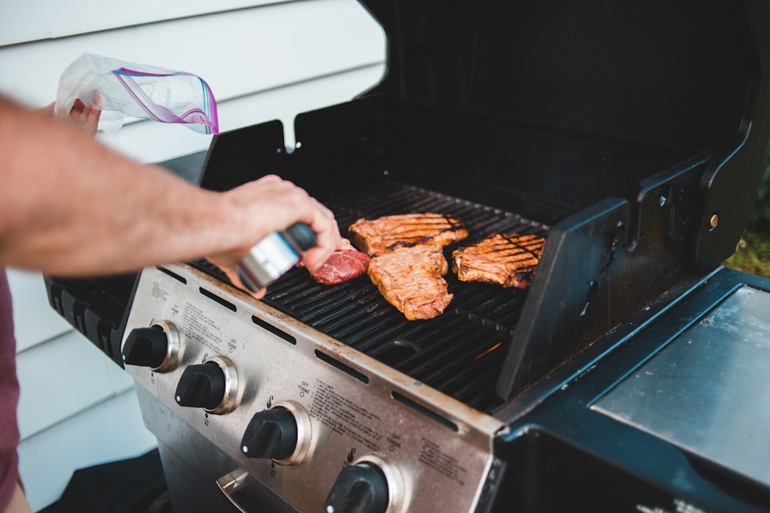 découvrez nos astuces de cuisson de la viande pour des plats savoureux et parfaitement cuits. apprenez les techniques essentielles et les conseils d'experts pour sublimer vos recettes et impressionner vos invités.
