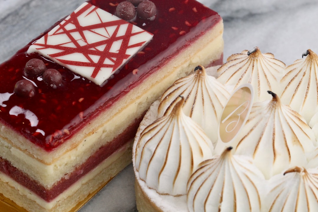 découvrez l'art de la meringue avec notre guide complet ! apprenez à réaliser des meringues légères et croustillantes, parfaites pour vos desserts. recettes, astuces et techniques vous attendent pour sublimer vos créations sucrées.
