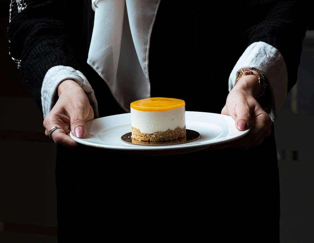 découvrez notre délicieuse recette d'agneau à la moutarde, un plat savoureux qui allie tendreté de la viande et le piquant subtil de la moutarde. idéal pour impressionner vos invités lors d'un dîner spécial ou pour un repas en famille plein de saveurs.