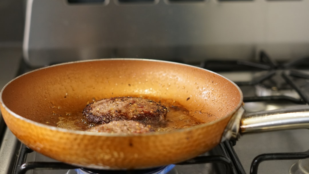 découvrez une délicieuse recette d'agneau à la moutarde, savoureuse et facile à préparer. un plat qui allie tendreté de la viande et piquant subtil de la moutarde, parfait pour régaler vos invités lors de repas festifs ou pour un dîner en famille.