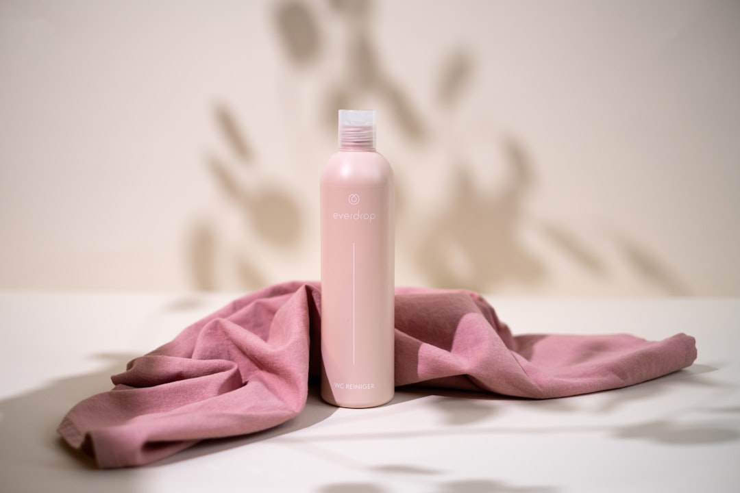 découvrez notre guide sur le nettoyage naturel, où nous vous présentons des astuces et des recettes pour utiliser des ingrédients respectueux de l'environnement. apprenez à rendre votre maison impeccable tout en préservant la planète.