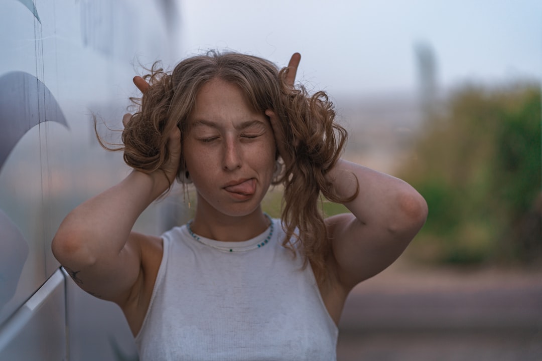 découvrez des solutions naturelles pour soulager vos maux de tête efficacement. apprenez des astuces simples et des remèdes à base d'ingrédients naturels pour un soulagement rapide et durable.
