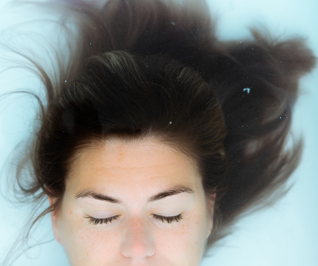 découvrez des solutions naturelles pour soulager les maux de tête de manière efficace et sans médicaments. explorez des techniques simples, des remèdes à base de plantes et des conseils pratiques pour retrouver votre bien-être.