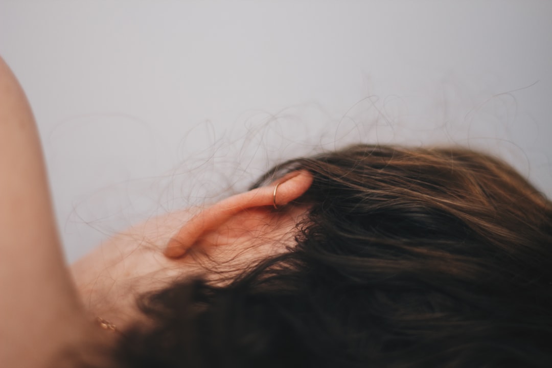 découvrez des remèdes naturels efficaces pour soulager vos maux de tête. explorez des solutions à base de plantes, des techniques de relaxation et des conseils pratiques pour apaiser vos douleurs sans recourir à des médicaments. adoptez une approche naturelle pour retrouver votre bien-être.
