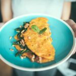 découvrez toutes les astuces pour préparer une omelette parfaite : des recettes classiques aux variations créatives, apprenez à cuisiner ce plat savoureux et rapide à réaliser.