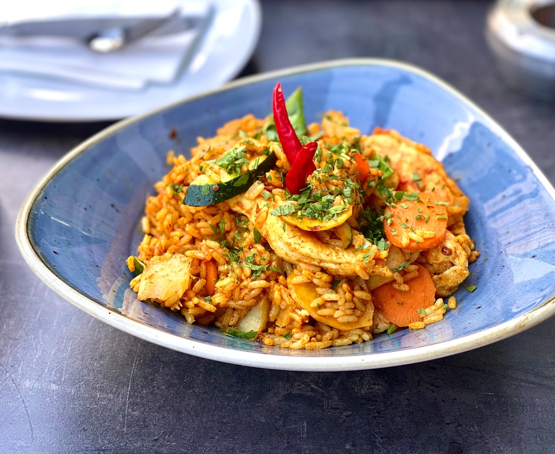 découvrez la paella, un plat emblématique espagnol alliant riz savoureux, fruits de mer frais et viandes délicates. savourez cette recette authentique, parfaite pour partager en famille ou entre amis, et laissez-vous transporter par les saveurs ensoleillées de la méditerranée.