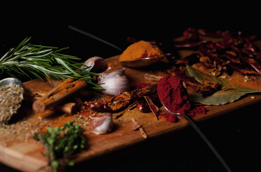 découvrez le paprika, cette épice colorée et aromatique qui rehaussera vos plats avec ses saveurs délicates. explorez ses différentes variétés, ses bienfaits pour la santé et des idées de recettes pour intégrer le paprika dans votre cuisine quotidienne.
