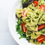 découvrez la recette authentique du pesto, une sauce italienne savoureuse à base de basilic frais, d'ail, de pignons de pin et de parmesan. idéale pour accompagner vos pâtes, pizzas ou tartines, le pesto apportera une touche de fraîcheur et de goût à vos plats.