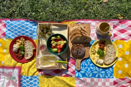 découvrez des recettes de pique-nique savoureuses et faciles à préparer pour rendre vos sorties en plein air inoubliables. des idées de plats frais et gourmands pour régaler vos amis et votre famille !