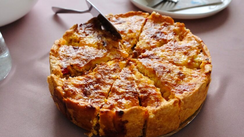 découvrez la recette parfaite de la quiche, un plat savoureux et réconfortant. facile à préparer, cette spécialité traditionnelle peut être adaptée avec vos ingrédients préférés. idéale pour un repas en famille ou un pique-nique entre amis !