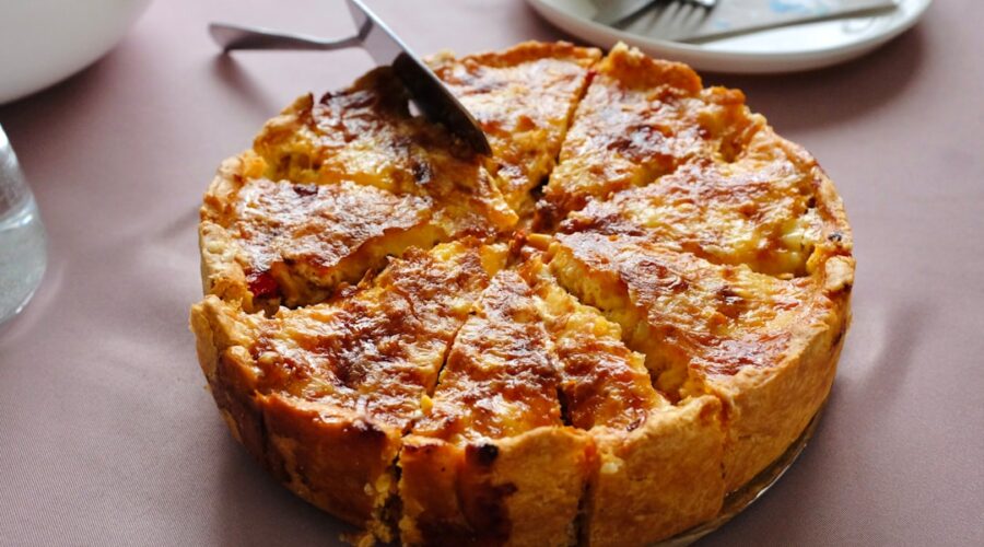 découvrez la recette parfaite de la quiche, un plat savoureux et réconfortant. facile à préparer, cette spécialité traditionnelle peut être adaptée avec vos ingrédients préférés. idéale pour un repas en famille ou un pique-nique entre amis !