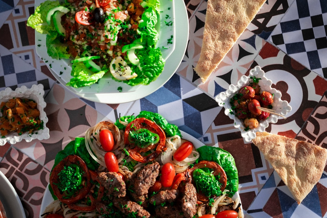découvrez des recettes savoureuses et authentiques pour célébrer le ramadan. éveillez vos papilles avec des plats traditionnels, des desserts irrésistibles et des idées de menus pour un iftar mémorable.
