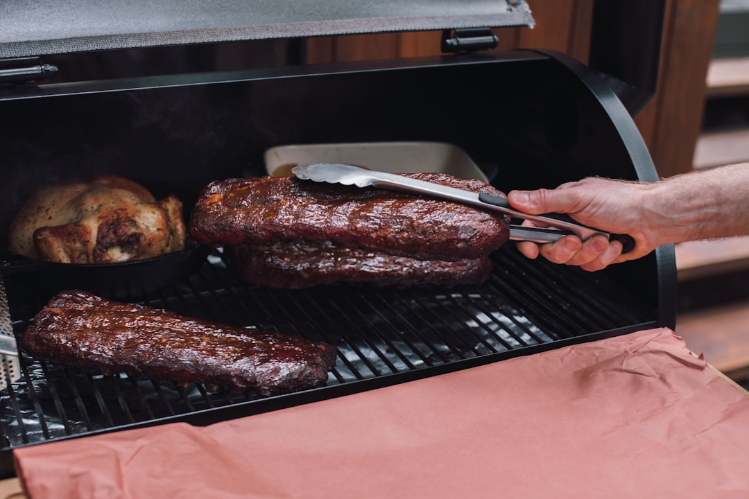 savourez nos ribs délicieusement marinés et cuits à la perfection. découvrez des recettes variées, des astuces de préparation et des conseils pour accompagner ce plat emblématique. une expérience gustative qui ravira les amateurs de viande grillée !