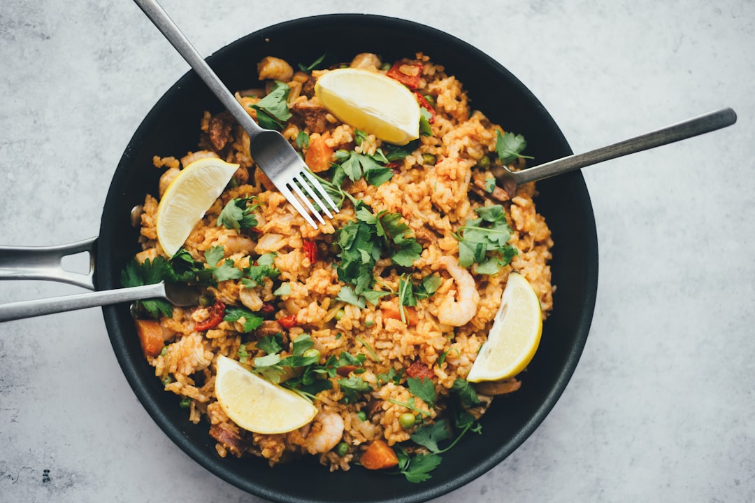 découvrez les bienfaits et les variétés du riz, un aliment de base riche en nutriments. apprenez des recettes savoureuses et des conseils de cuisson pour savourer ce plat polyvalent dans votre cuisine.
